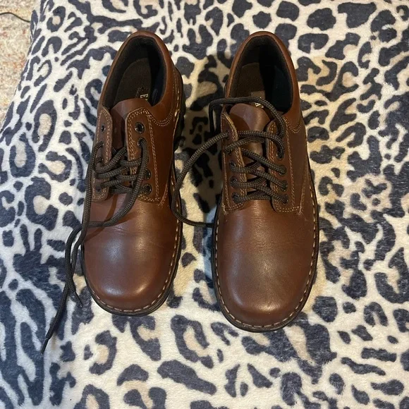 New in box! Eastland Plainview brown lace up shoes. Size 10. - Picture 1 of 5